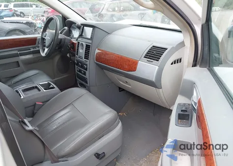 2009 Chrysler Town & Country Touring из США, поврежденный, VIN 2A8HR541X9R625204